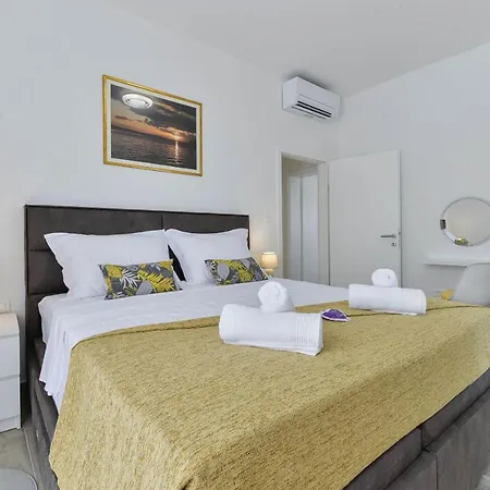 Luxury Valentina With Heated Pool Near The Sea- By Ta Leut Agency Willa *