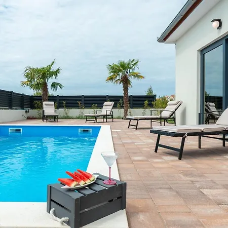Luxury Valentina With Heated Pool Near The Sea- By Ta Leut Agency Willa Vrsi