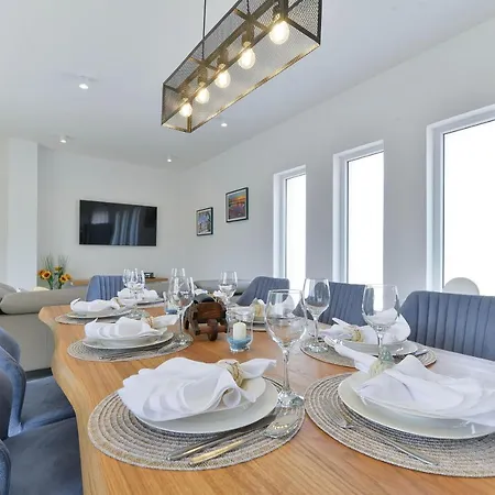 Luxury Valentina With Heated Pool Near The Sea- By Ta Leut Agency Willa
