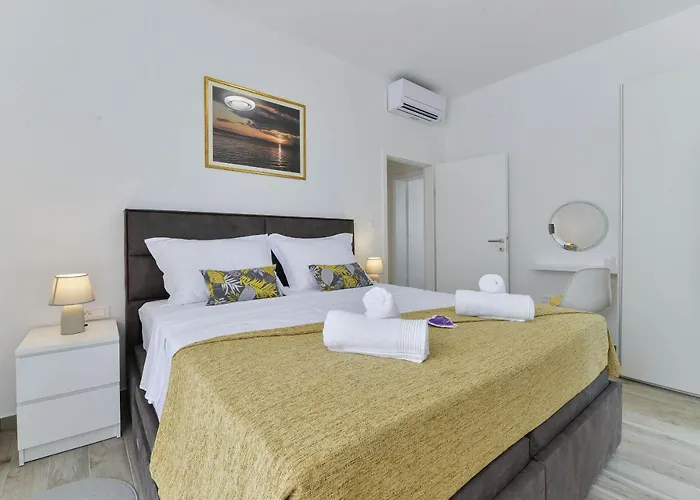 Luxury Valentina With Heated Pool Near The Sea- By Ta Leut Agency فيلة *