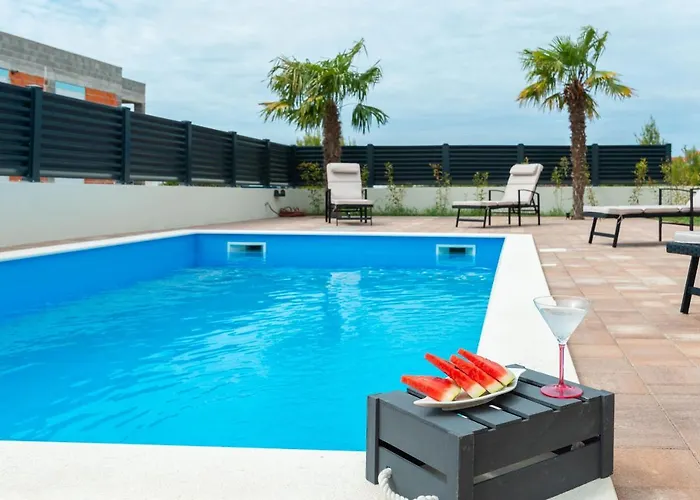 Luxury Valentina With Heated Pool Near The Sea- By Ta Leut Agency فيلة فرسي