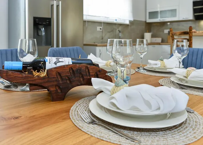 Luxury Valentina With Heated Pool Near The Sea- By Ta Leut Agency فيلة