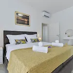 Luxury Valentina With Heated Pool Near The Sea- By Ta Leut Agency 别墅 *