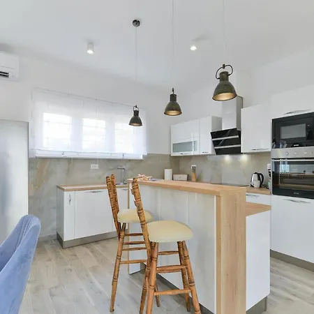 Luxury Valentina With Heated Pool Near The Sea- By Ta Leut Agency