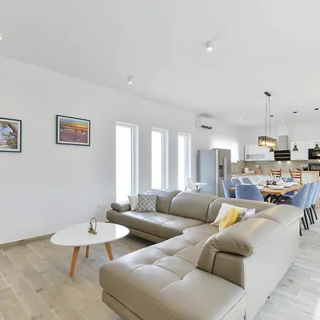 Luxury Rita Regina With Heated Pool Near The Sea- By Ta Leut Agency Villa