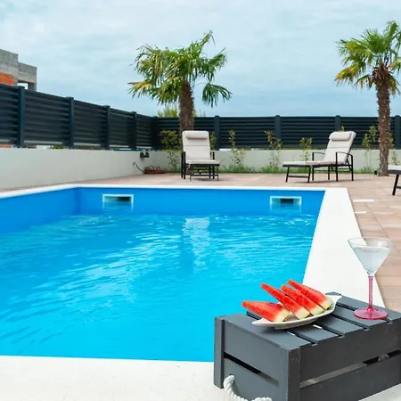 Luxury Valentina With Heated Pool Near The Sea- By Ta Leut Agency Willa Vrsi