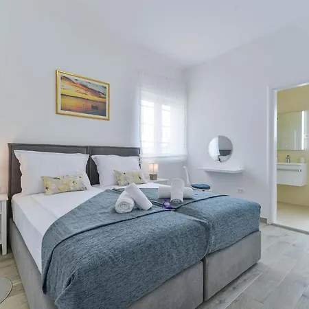 Luxury Rita Regina With Heated Pool Near The Sea- By Ta Leut Agency Villa *