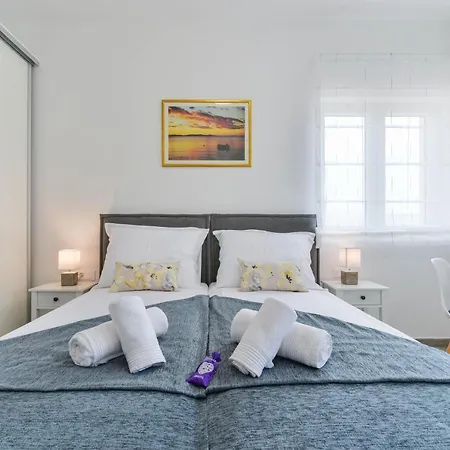 Willa Luxury Valentina With Heated Pool Near The Sea- By Ta Leut Agency Vrsi