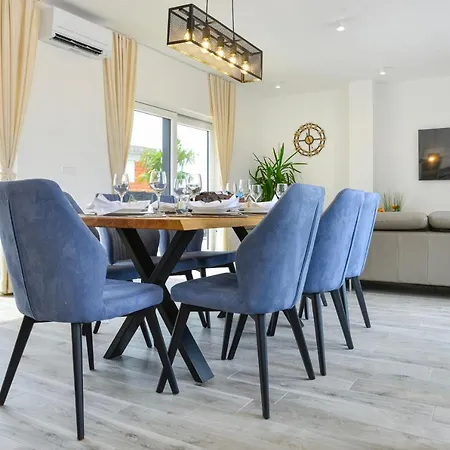Luxury Rita Regina With Heated Pool Near The Sea- By Ta Leut Agency * Vrsi