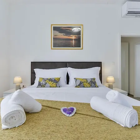 Luxury Rita Regina With Heated Pool Near The Sea- By Ta Leut Agency Villa Vrsi