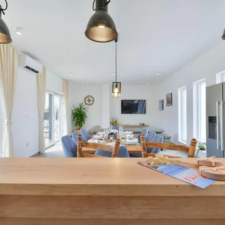 Luxury Valentina With Heated Pool Near The Sea- By Ta Leut Agency Βίλα Vrsi