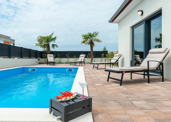 Luxury Valentina With Heated Pool Near The Sea- By Ta Leut Agency Willa Vrsi