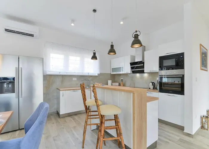 Luxury Valentina With Heated Pool Near The Sea- By Ta Leut Agency