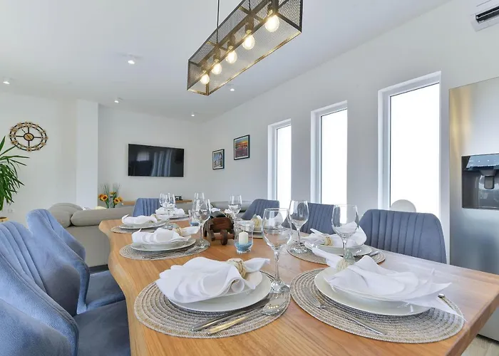 Luxury Valentina With Heated Pool Near The Sea- By Ta Leut Agency Willa