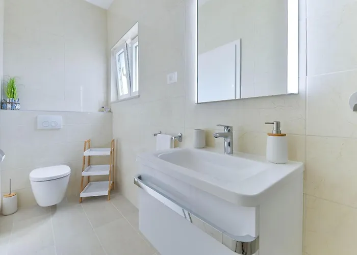 Luxury Valentina With Heated Pool Near The Sea- By Ta Leut Agency *