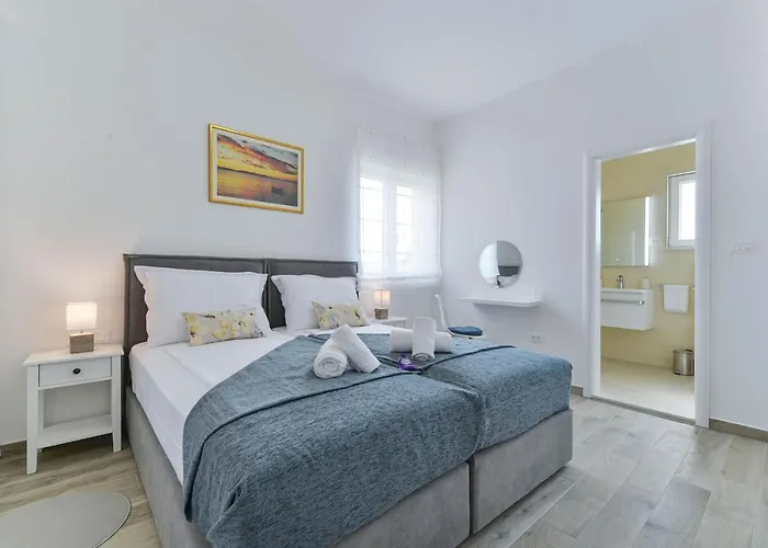 Luxury Valentina With Heated Pool Near The Sea- By Ta Leut Agency Willa *