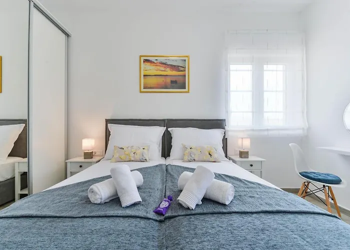 Willa Luxury Valentina With Heated Pool Near The Sea- By Ta Leut Agency Vrsi