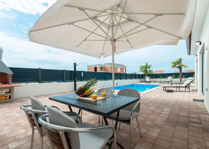 Luxury Valentina With Heated Pool Near The Sea- By Ta Leut Agency Вилла *